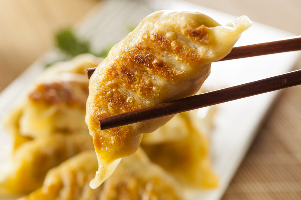 シュウマイの皮、餃子の皮、ワンタンの皮、そして春巻きの皮の違い たべるご シュウマイの皮、餃子の皮、ワンタンの皮、そして春巻きの皮の違い たべるご