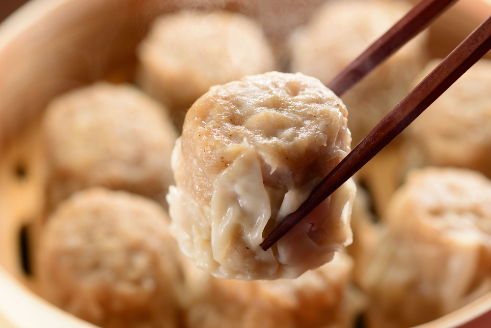 シュウマイの皮、餃子の皮、ワンタンの皮、そして春巻きの皮の違い たべるご シュウマイの皮、餃子の皮、ワンタンの皮、そして春巻きの皮の違い たべるご